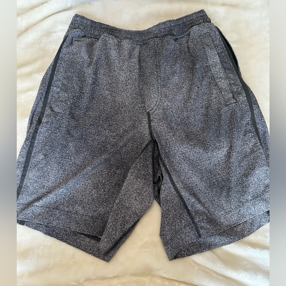 Lulu Lemon men’s 9” Pace Breaker shorts